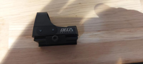 Vendo visor delta striker de 8 moas..se entrega con montura universal para montar en glock 17 o19..el 10