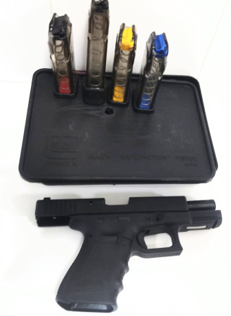 Se vende Glock 19 gen 3 con 4 cargadores ETS , tres nuevos y uno con poco uso. Un cargador con tapa para 01