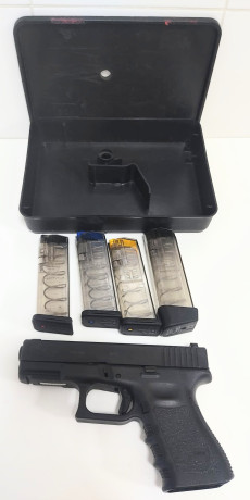 Se vende Glock 19 gen 3 con 4 cargadores ETS , tres nuevos y uno con poco uso. Un cargador con tapa para 00