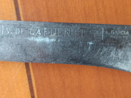 Buenas compañeros, a llegado a mis manos un cuchillo plegable y tengo muchas dudas sobre el . Me he informado 01
