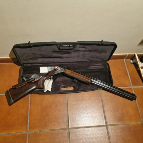 Vendo escopeta Perazzi MX2000/3 con culata regulable.
Muy buena escopeta en muy buen estado. 
El motivo 02