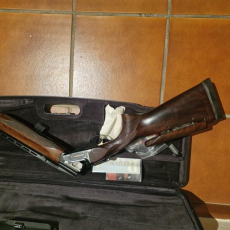 Vendo escopeta Perazzi MX2000/3 con culata regulable.
Muy buena escopeta en muy buen estado. 
El motivo 00
