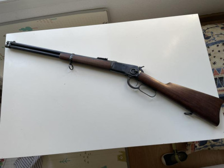 Winchester Model 1892 
Calibre: 44-40 
Estado: como recién salido de fábrica. Ni un arañazo/óxido.
Numeración 00
