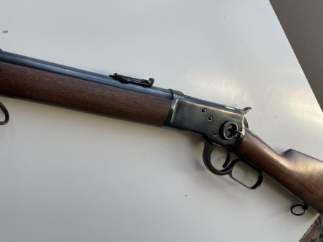 Winchester Model 1892 
Calibre: 44-40 
Estado: como recién salido de fábrica. Ni un arañazo/óxido.
Numeración 12