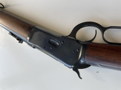 Winchester Model 1892 
Calibre: 44-40 
Estado: como recién salido de fábrica. Ni un arañazo/óxido.
Numeración 11