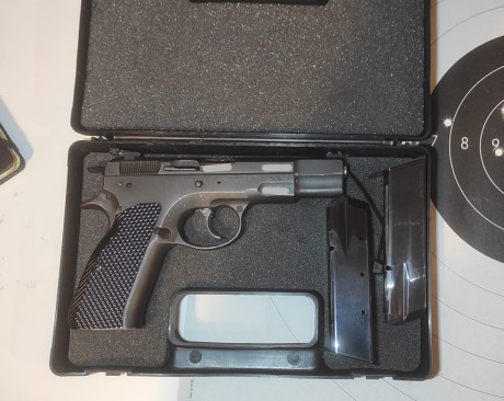 Buenos días,
Pongo a la venta mi CZ75. Es una pre-B, de las que tienen el guardamonte redondo, de las 02