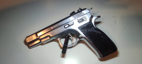 Buenos días,
Vendo una CZ85 niquelada. Es preciosa.
Esta la compré por capricho y la he utilizado muy 02