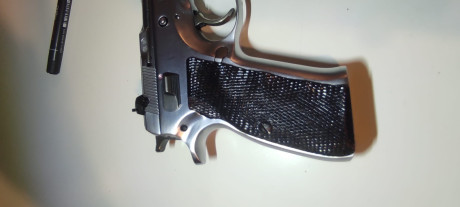 Buenos días,
Vendo una CZ85 niquelada. Es preciosa.
Esta la compré por capricho y la he utilizado muy 20
