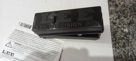 Me he equivocado de referencia y me ha llegado este die en 45 acp, calibre que no uso. Obviamente esta 01