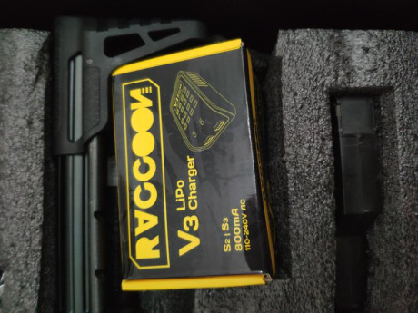 Personalizada y mejorada. Sólo se han utilizado 2 cargadores para probarla. No juego, sólo colecciono.
Se 01
