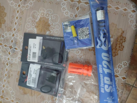 Personalizada y mejorada. Sólo se han utilizado 2 cargadores para probarla. No juego, sólo colecciono.
Se 12