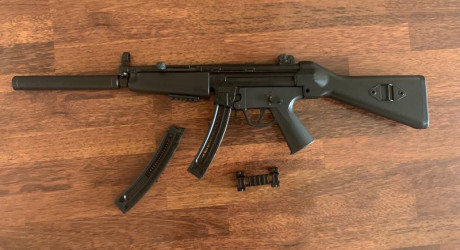 Se vende carabina GSG5, replica muy fiel a MP5.

Dos cargadores, y dos adaptadores picatinny (guardamanos 12