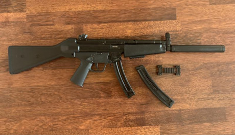 Se vende carabina GSG5, replica muy fiel a MP5.

Dos cargadores, y dos adaptadores picatinny (guardamanos 11