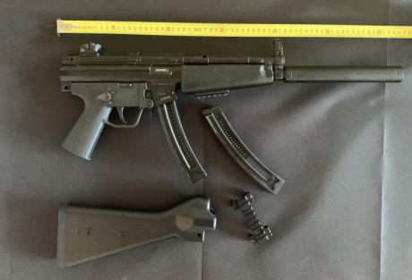 Se vende carabina GSG5, replica muy fiel a MP5.

Dos cargadores, y dos adaptadores picatinny (guardamanos 10