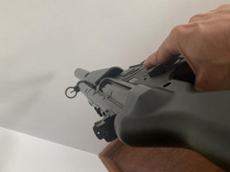 Se vende carabina GSG5, replica muy fiel a MP5.

Dos cargadores, y dos adaptadores picatinny (guardamanos 21