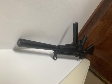 Se vende carabina GSG5, replica muy fiel a MP5.

Dos cargadores, y dos adaptadores picatinny (guardamanos 20
