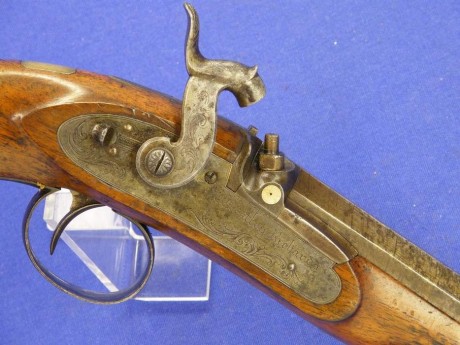 Voy a colocar unas fotos de un arma larga alemana de llave de mecha del siglo XVI. 171
