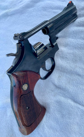 VENDO Revolver Smith & Wesson 586 de 4 Pulgadas, calibre 357 Magnum.

Se puede ver y probar entre 10