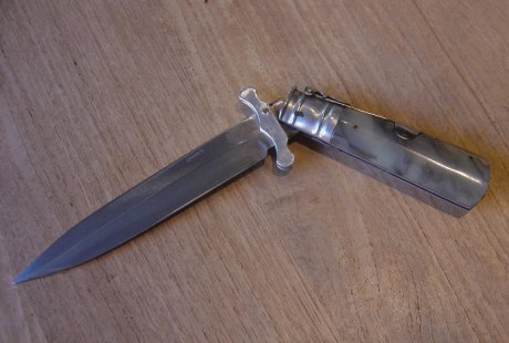 Buenas compañeros, a llegado a mis manos un cuchillo plegable y tengo muchas dudas sobre el . Me he informado 132