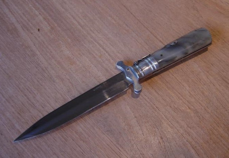 Buenas compañeros, a llegado a mis manos un cuchillo plegable y tengo muchas dudas sobre el . Me he informado 131