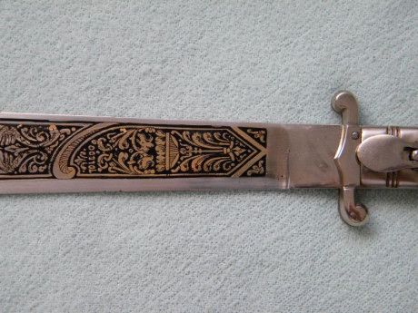 Buenas compañeros, a llegado a mis manos un cuchillo plegable y tengo muchas dudas sobre el . Me he informado 140
