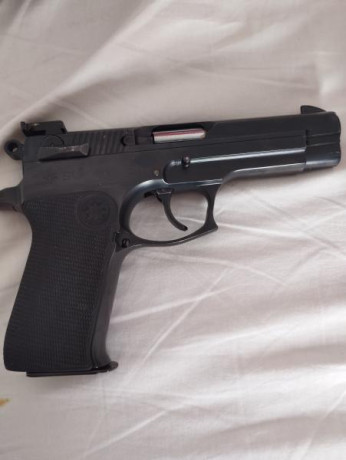 Se vende star 30 m casi nueva  con cinturón de ipsc y funda de seguridad cinco cargadores de los cuales 01