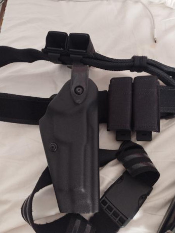 Se vende star 30 m casi nueva  con cinturón de ipsc y funda de seguridad cinco cargadores de los cuales 02