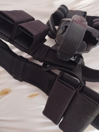 Se vende star 30 m casi nueva  con cinturón de ipsc y funda de seguridad cinco cargadores de los cuales 01