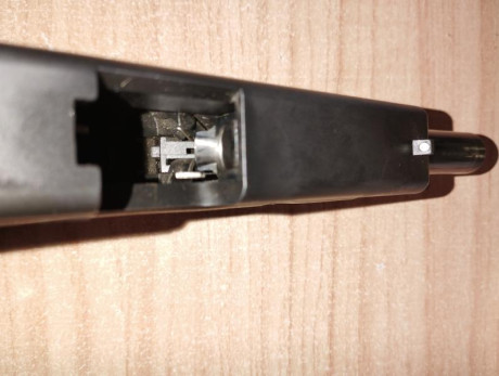 Calibre 9 mm
Un cargador 
Muy buena conservación 
Poco uso.
Algunas reformas, cambio del botón de expulsión 02