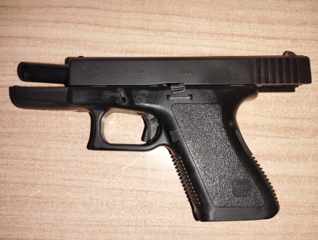 Calibre 9 mm
Un cargador 
Muy buena conservación 
Poco uso.
Algunas reformas, cambio del botón de expulsión 00