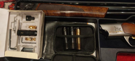 •	Calibre 12/76 mm.
•	Cañones de 76 cm.
•	Banda de 10 mm a 8 mm
•	Cinco chokes originales
•	Anima 18,7 00