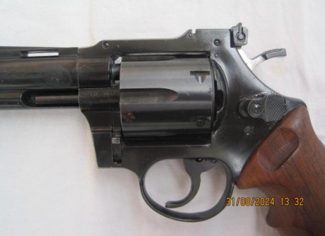VENDO: 

-- Revólver marca ME, modelo 44, calibre 4mm FLOBERT largo, Made in Germany. Guiado con Licencia 02