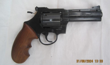 VENDO: 

-- Revólver marca ME, modelo 44, calibre 4mm FLOBERT largo, Made in Germany. Guiado con Licencia 11