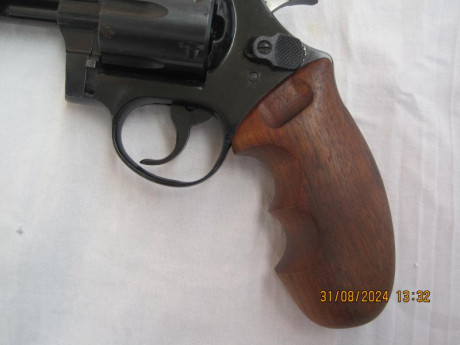 VENDO: 

-- Revólver marca ME, modelo 44, calibre 4mm FLOBERT largo, Made in Germany. Guiado con Licencia 10