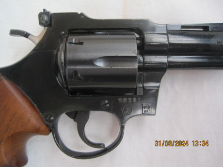 VENDO: 

-- Revólver marca ME, modelo 44, calibre 4mm FLOBERT largo, Made in Germany. Guiado con Licencia 20