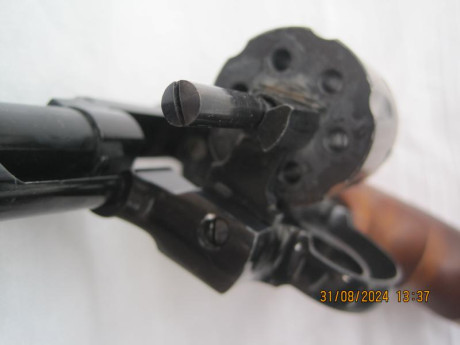 VENDO: 

-- Revólver marca ME, modelo 44, calibre 4mm FLOBERT largo, Made in Germany. Guiado con Licencia 31