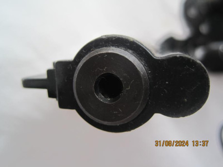 VENDO: 

-- Revólver marca ME, modelo 44, calibre 4mm FLOBERT largo, Made in Germany. Guiado con Licencia 30