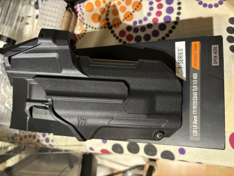 Vendo funda Blackhawk para Glock 17 con linterna tlr1/2, y holográfico punto rojo mos. 
No vale para las 01