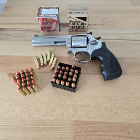 Vendo Revolver en perfectas condiciones de 5 pulgadas y tambor de 7 tiros, no tiene una raya.
He sido 41