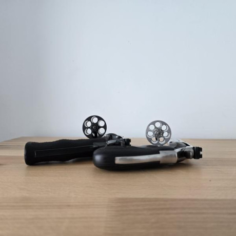 Vendo Revolver en perfectas condiciones de 5 pulgadas y tambor de 7 tiros, no tiene una raya.
He sido 51
