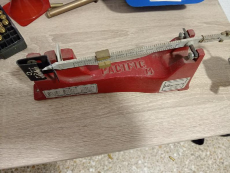 Vendo accesorios recarga :
Dosificador Pólvora negra30€
500 puntas 32 acp 60€
Bascula hornady30€ 01