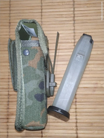 Se vende cargador HK USP  Standard.
Capacidad para 15 cartuchos 9mm Parabellum, con su funda porta cargador.
Construido 01