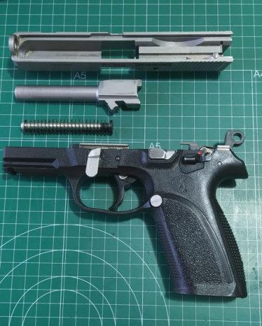 A la venta esta preciosa Browning Pro 9, gemela de la FN P9. La primera se fabricó en  E.E.U.U. y la segunda 11