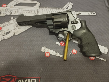 No interesan cambios.
Vendo revolver Perfomance Center R8 en muy buen estado.
Tambor de 8 disparos  y 120