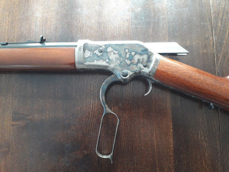 Buenos días,
Vendo rifle palanquero UBERTI 1883 BURGESS LEVER ACTION en calibre 45LC y cañón de 25,5 pulgadas 11
