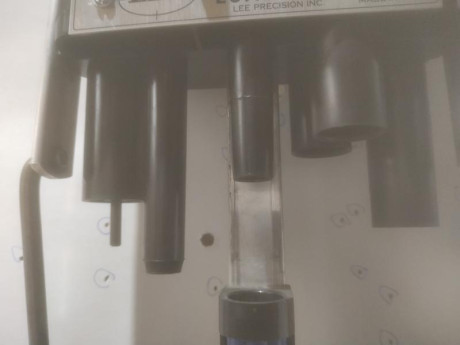 Vendo maquina de recarga de cartuchos moderna MADE IN USA
DEL CALIBRE 12 CON MEDIDAS DE PÓLVORA Y DE PERDIGÓN 02