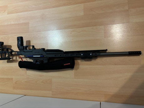 Vendo chasis MDT ESS para TIKKA T3X. Está en Madrid. 
Tiene como extras:
- carril ARCA en guardamanos 00