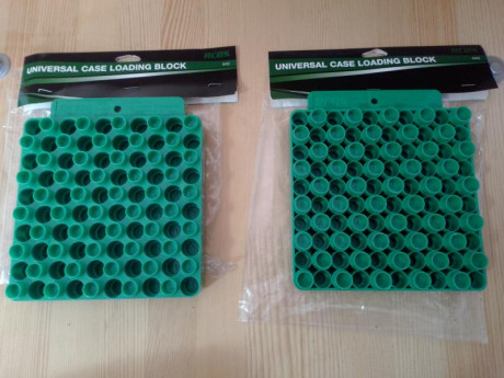 Vendo 2 bandejas universales de recarga para vainas de arma corta y arma larga marca RCBS, nuevas sin 00