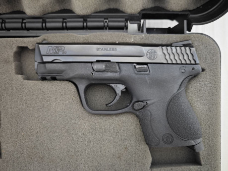 Vendo mi Smith and Wenson MP 9 Compact 9mm Pb.
3 Cargadores, 2 de ellos con empuñadura ampliada para mejor 01