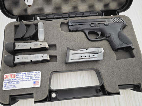 Vendo mi Smith and Wenson MP 9 Compact 9mm Pb.
3 Cargadores, 2 de ellos con empuñadura ampliada para mejor 00